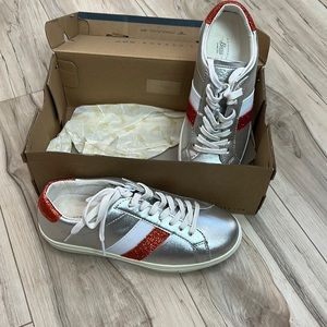 BRAND NEW✨• Kylie Silver&Red Sneaker • Bass Shoes
